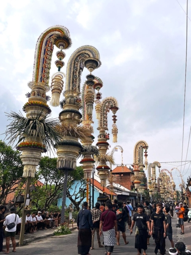 バリ島ヒンドゥー文化を象徴する「ペンジョール」とは