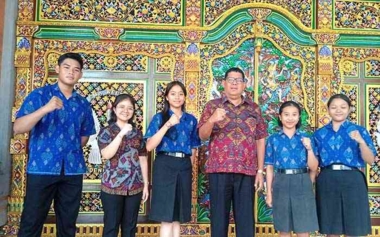 バリの学校で、  民族衣装を着て登校する理由。🌿