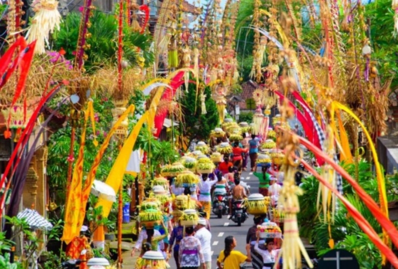 🌟 ガルンガン祭り  🌟バリ島：善の勝利を祝う時！