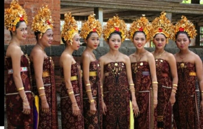 バリの伝統織物 ― 美しさと祈りが織り込まれた布